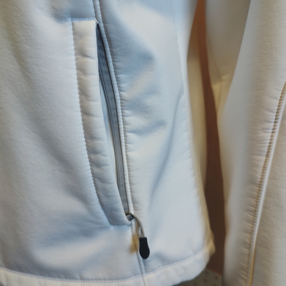 Soft shell hooded jacket. Size large - Picture 3 of 11